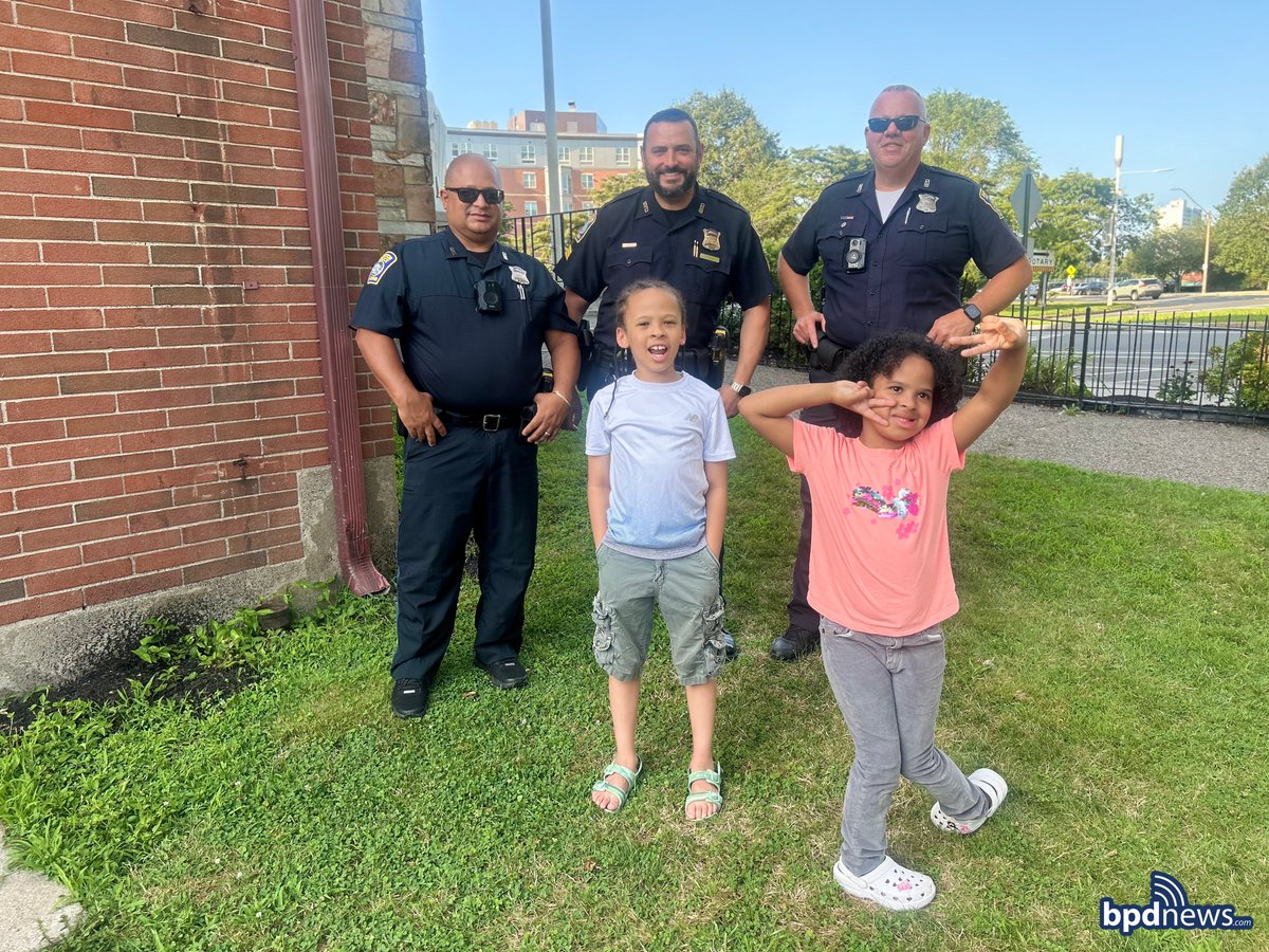 BPD in the Community: District C-6 Attends St. Monica’s Summer Cookout Series police.boston.gov/2025/07/18/bpd…