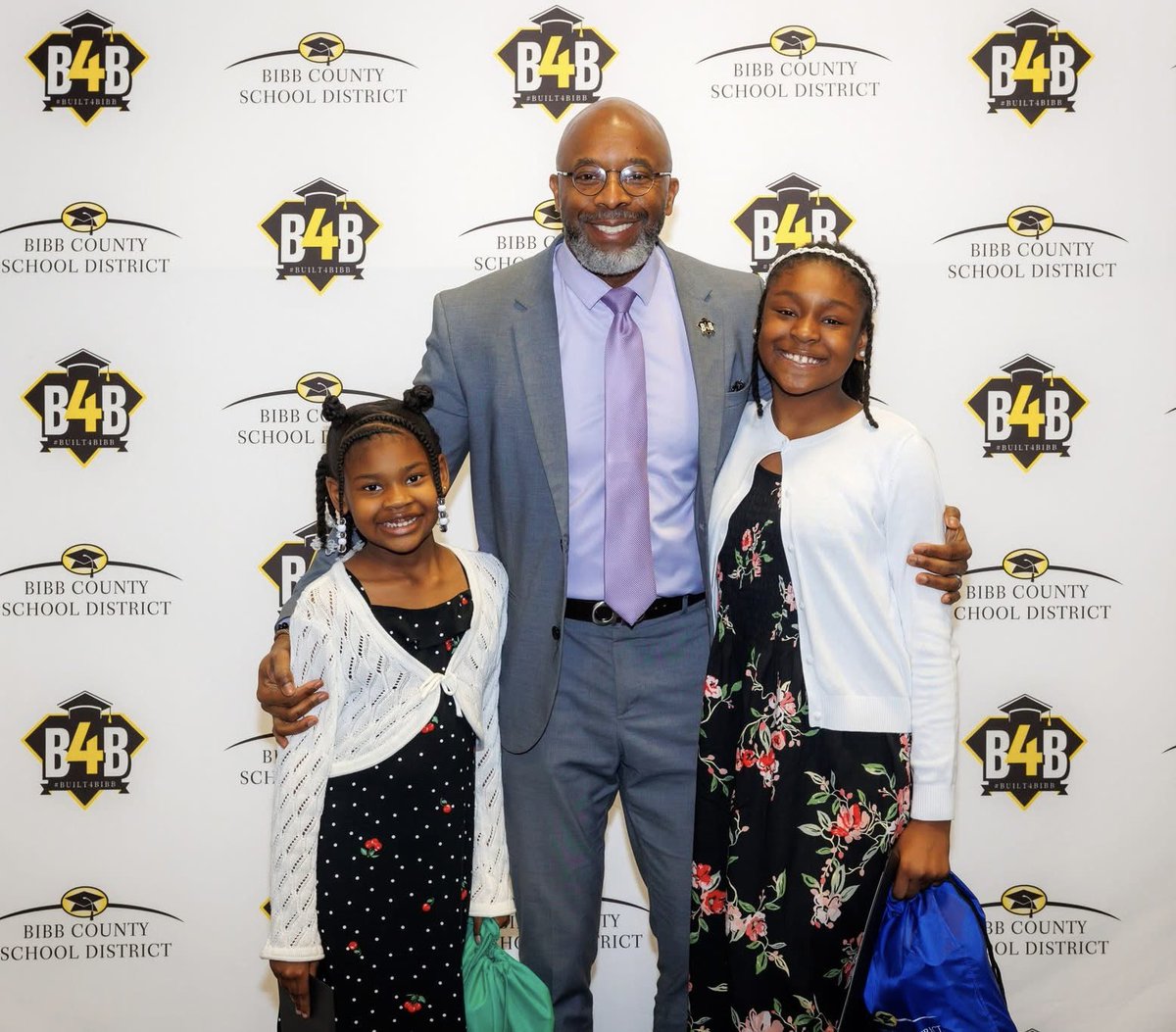 VAoftheArts's tweet photo. 🖤💛🤍 BOARD OF EDUCATION MEETING 🖤💛🤍 - Embodying leadership, service and school pride - The Pledge of Allegiance was led by two of our outstanding leaders, rising 2nd grader Amaya Laney and rising 5th grader Olivia Laney! #gopandas #wearevineville #leadership https://t.co/WCZutogjml