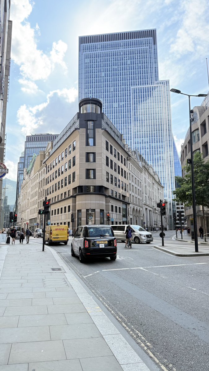 ParthVariya3's tweet photo. Amezing #london 

#london #tower #visitlondon #travel #fyb https://t.co/UYIriCjZlp