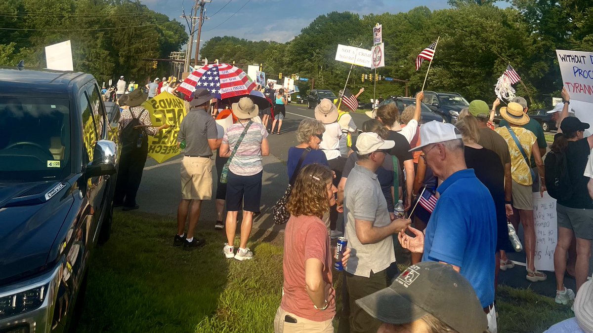 JamesWalkinshaw's tweet image. Five years ago, we lost a giant—Rep. John Lewis. His courage, clarity, and unwavering faith in our democracy still guide us.
Yesterday, I joined community members in Fairfax to honor his legacy by making #GoodTrouble and continuing the fight for a better future.