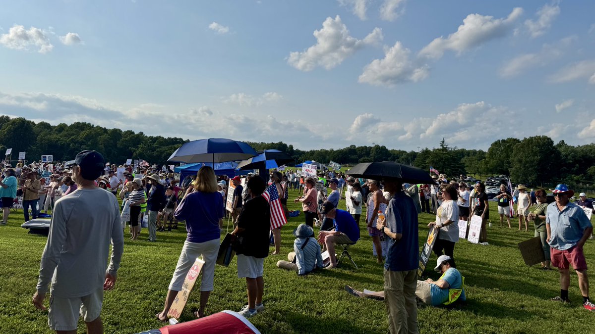 JamesWalkinshaw's tweet image. Five years ago, we lost a giant—Rep. John Lewis. His courage, clarity, and unwavering faith in our democracy still guide us.
Yesterday, I joined community members in Fairfax to honor his legacy by making #GoodTrouble and continuing the fight for a better future.
