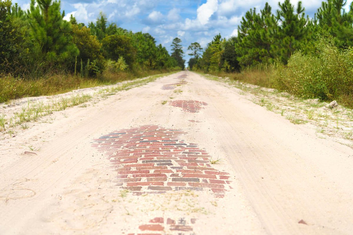 MyFDOT's tweet image. In the early days of the automobile and before the adoption of the U.S. highway system, states had an informal network of marked routes called “auto trails”. Marked with colored bands on utility poles, these auto trails helped guide travelers along their routes. In Florida,…