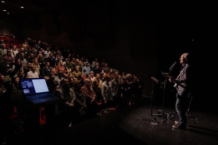🎭🎶 Open call for NYC based performers! Are you our next featured artist? We're looking for volunteer acts for one short performance and at our events. Solo or a band—if you’ve got the spark, we want to hear from you! Email newyork @ creative mornings .com
Pictured: Gary Grundei