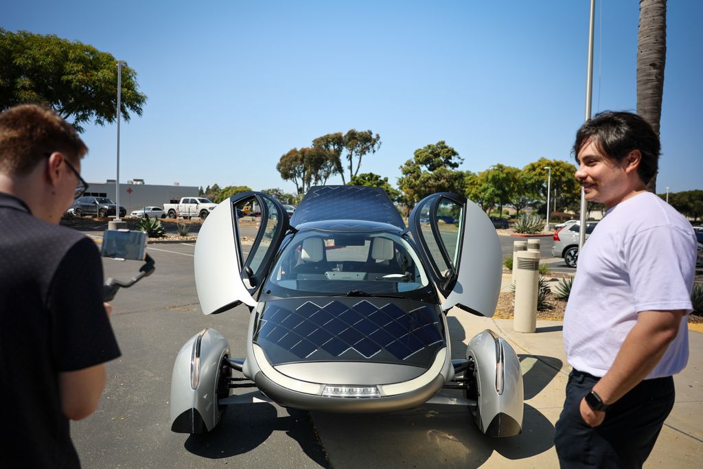 aptera_motors's tweet image. In just 8 days, Aptera will close its crowdfunding campaign (at midnight PT on July 26). With fewer than 250 priority delivery slots remaining, now’s the time to secure your spot. → invest.aptera.us