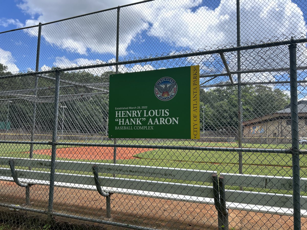 Next was a quick jaunt over to Adams Park, where the Henry Louis “Hank” Aaron Baseball Complex is located.

🧵…