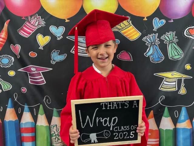 BHSP874's tweet image. 🤩 👩🏼🎓🤩👨🏼🎓That’s a wrap! We are so proud of our reception children as they come to the end of their Early Years journey. They are all amazing and we look forward to seeing them shine as they move on further up school. Well done everyone, enjoy your Summer 🥰 @ExceedLP
