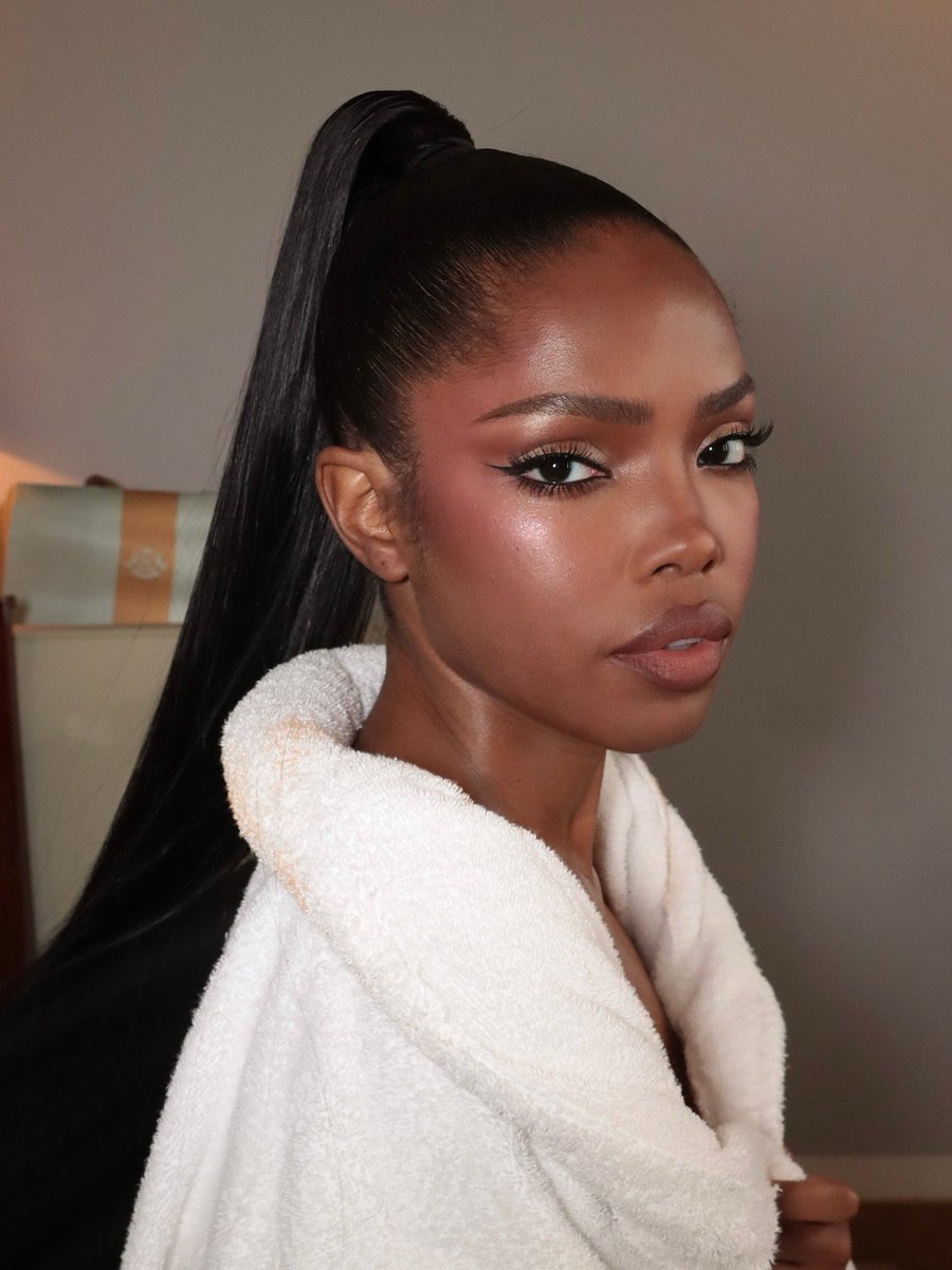 rydersxsource's tweet image. •—/ 📸 • @RyanDestiny’s glam for the Viktor &amp;amp; Rolf Haute Couture FW25/26 #PFW show🤎 •

©️: Nikki_makeup