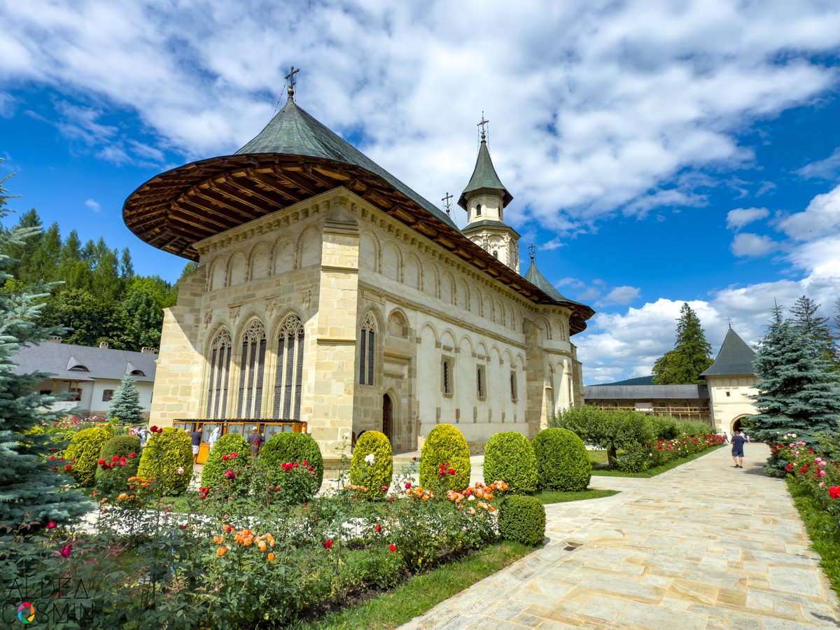 Aldea_Cosmin_'s tweet photo. Manastirea Putna - Bucovina https://t.co/Z5FQOk7ocM prin @YouTube  Istoria Mănăstirii Putna este strâns legată de cea mai luminoasă figură a evului mediu românesc.
#ManastireaPutna #Putna #StefanCelMare #Bucovina #IstoriaRomaniei #VisitBucovina #Comori https://t.co/IDNi2zGcZx