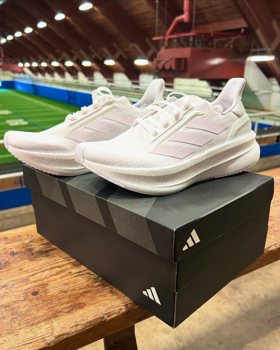 DelawareEQ's tweet image. Safe to say @DelawareWSOC will be playing in style this year 👀 #teambehindtheteam #delawareequipment #gohens