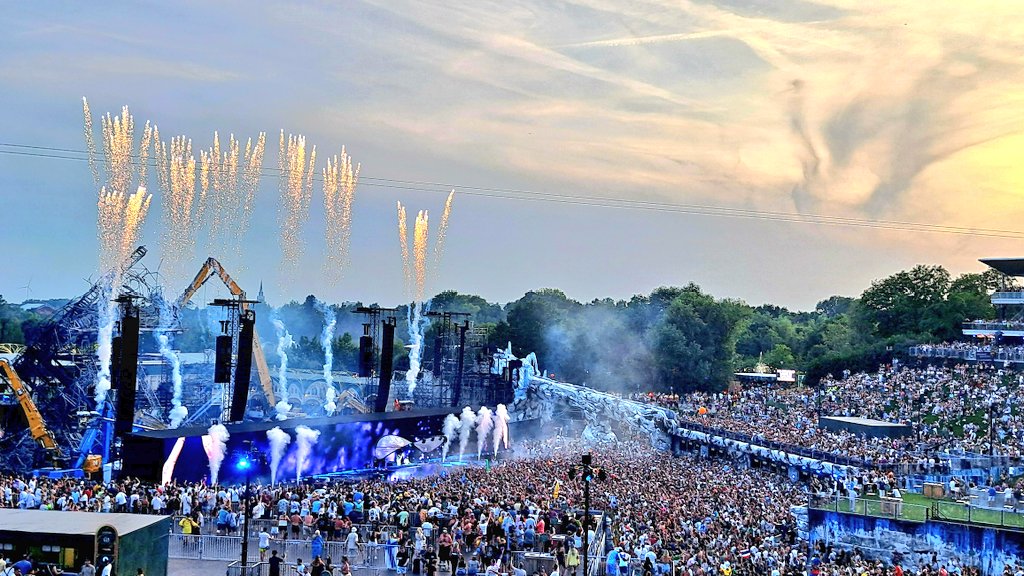 ilseja1's tweet image. Where the magic never dies
🔥🌈❤️ #TML2025 #TML