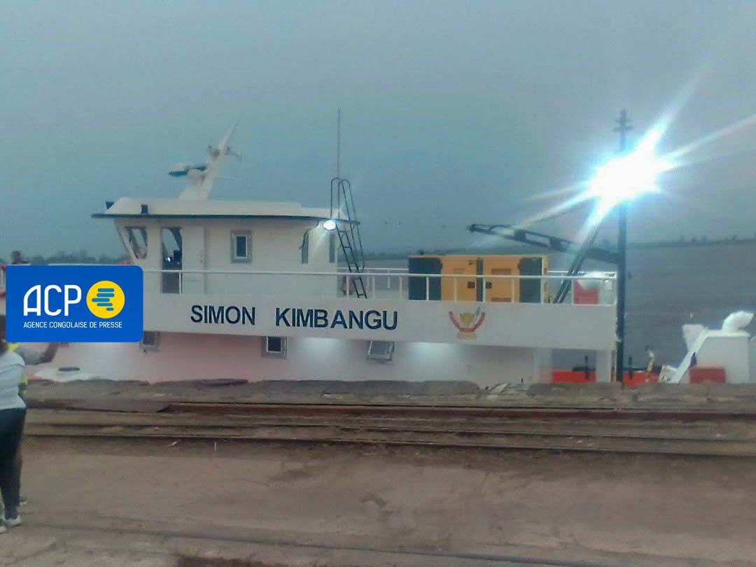 🔴Gratitude au Chef de l'État @Fatshi13 Bénédiction: Les 3 bateaux Patrice Lumumba, Etienne Tshisekedi et Simon Kimbangu sont arrivés ce jour au port international de Boma. Une preuve de plus qui démontre de la volonté du Chef de l'État à réaliser toutes ses promesses. 🙏🇨🇩👏