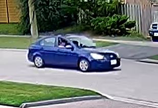 Our Robbery Team is continuing to investigate after a firearm was brandished by an intruder at a Kitchener residence.

More: wrps.info/40HyRHg

Police are now looking to identify the vehicle and the occupants inside which was involved in the incident. 

Anyone with