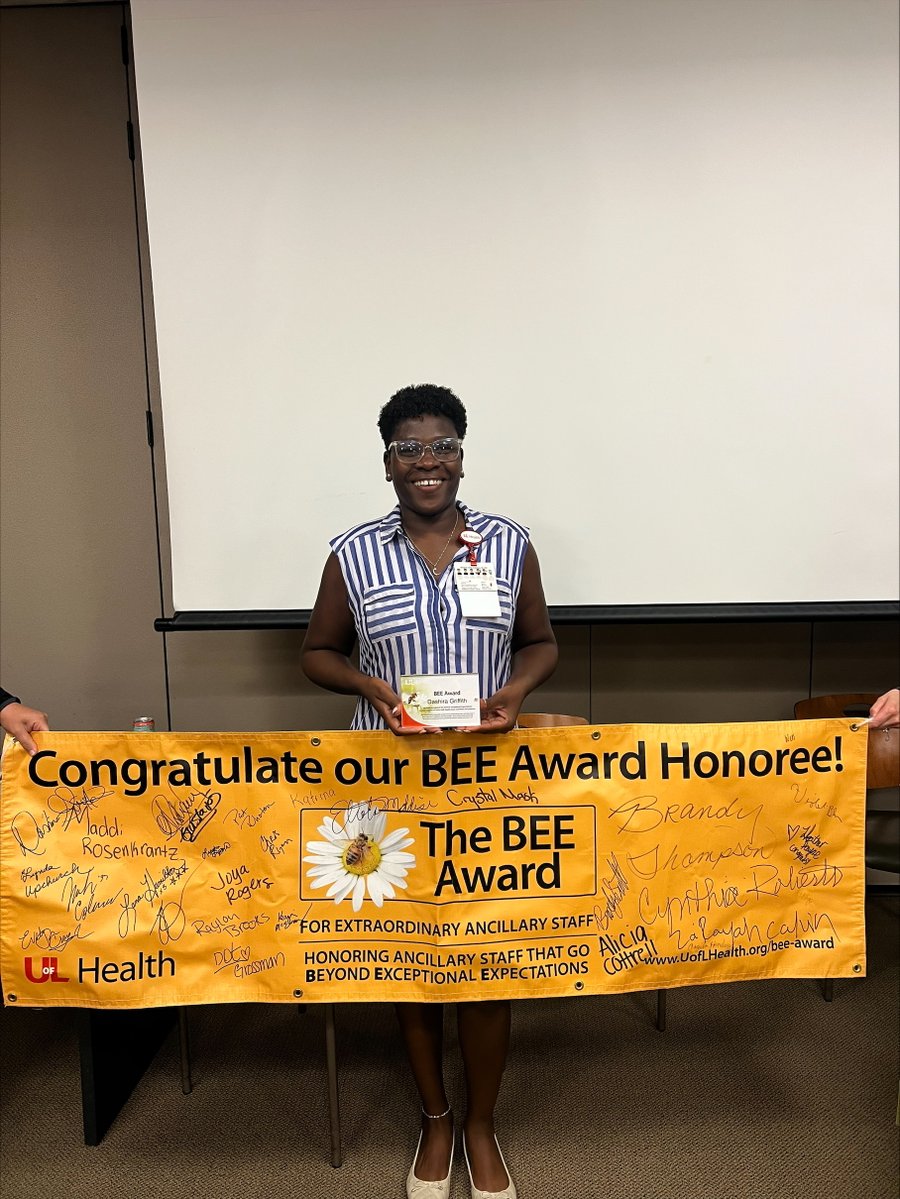 UofLHealth's tweet image. 🌟🐝 Join us in recognizing Jewish Hospital&apos;s recent BEE Award recipient, Dashira Griffith. Dashira, who works in case management, was nominated by the family member of a patient who spent nearly three weeks in the hospital.

The nominator described Dashira as “an asset to the…