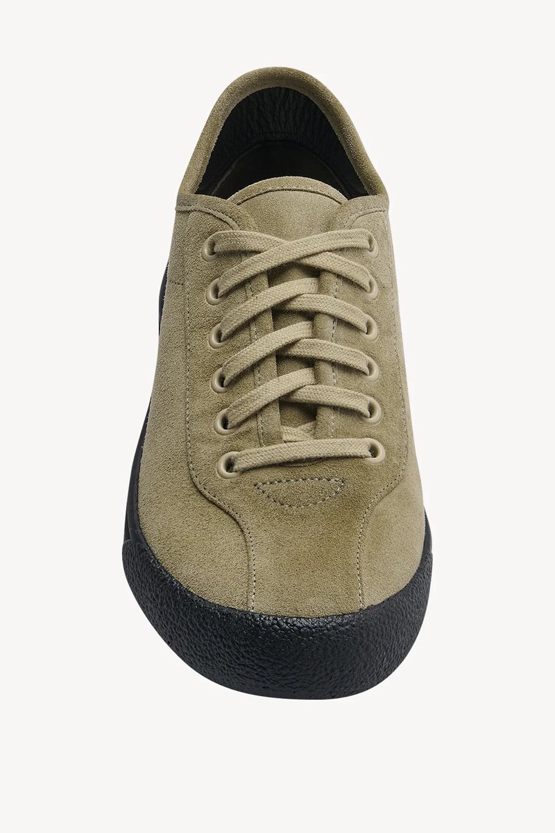jakewoolf's tweet image. The Row’s newest sneakers are a good indication of the simple sneaker revival that I think is coming in 2026 

No crazy colors, no show-y shapes. Just…shoe