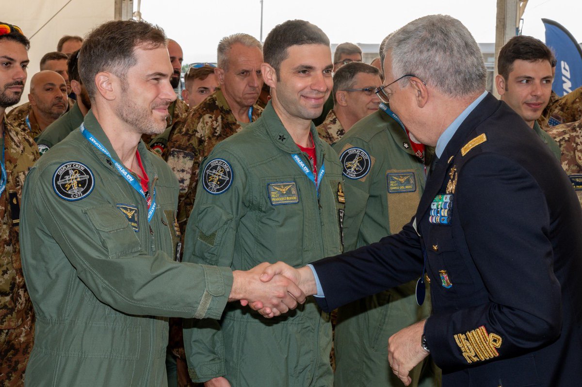 ItalianAirForce's tweet image. Fairford (UK) 🇬🇧 oggi il #CapoSMA Gen. S.A. Antonio Conserva ha incontrato il personale dell’#AeronauticaMilitare presente al Royal International
Air Tattoo
#RIAT25