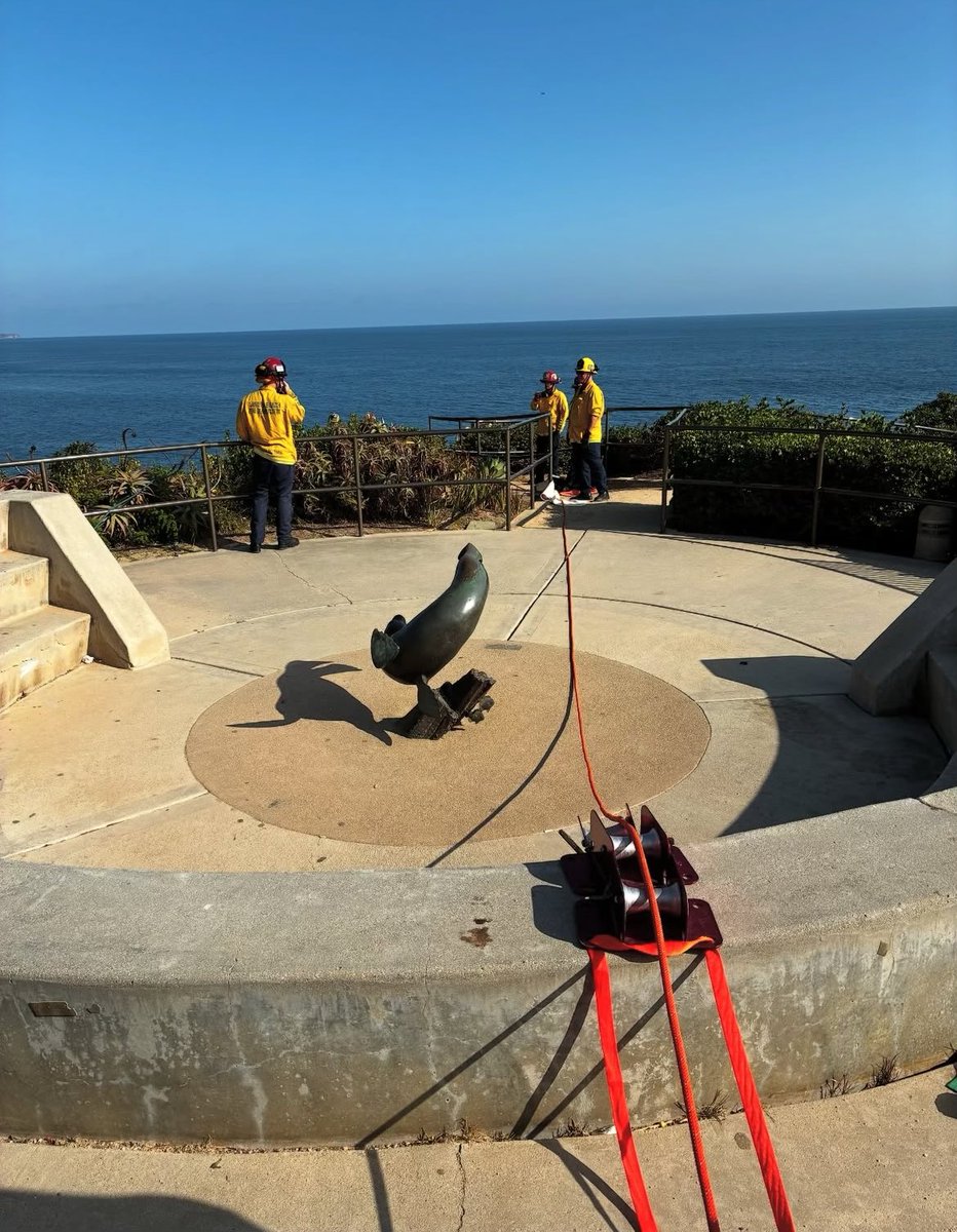 RivianUpdates's tweet image. This Laguna Beach Rivian Lifeguard vehicle was used as an anchor point for the rescuer's belay line for a victim stuck along a cliff.
“Our lifeguard vehicles have the ability to act as anchor points for technical rescue situations such as a coastal cliff rescue 👏”