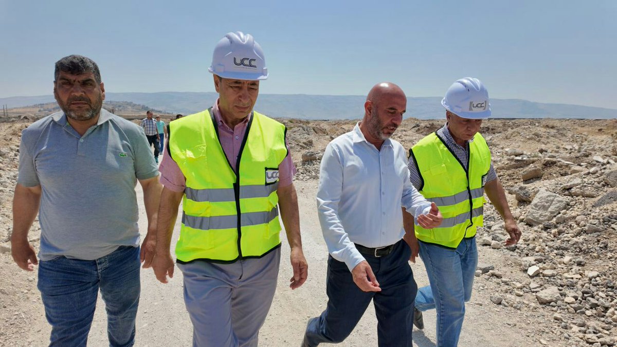 SyrMOfE's tweet image. لتأهيل قطّاع الطاقة، تفقد مدير المؤسسة العامة لتوليد الكهرباء المهندس "محمد فضيلة" محطتي زيزون في إدلب ومحردة في حماة، واطّلع على الموقع المقترح لبناء محطة توليد حرارية بدارة مركبة باستطاعة 750 ميغا واط، كما تم بحث إنشاء محطة جديدة في محردة باستطاعة 1000 ميغا واط.
