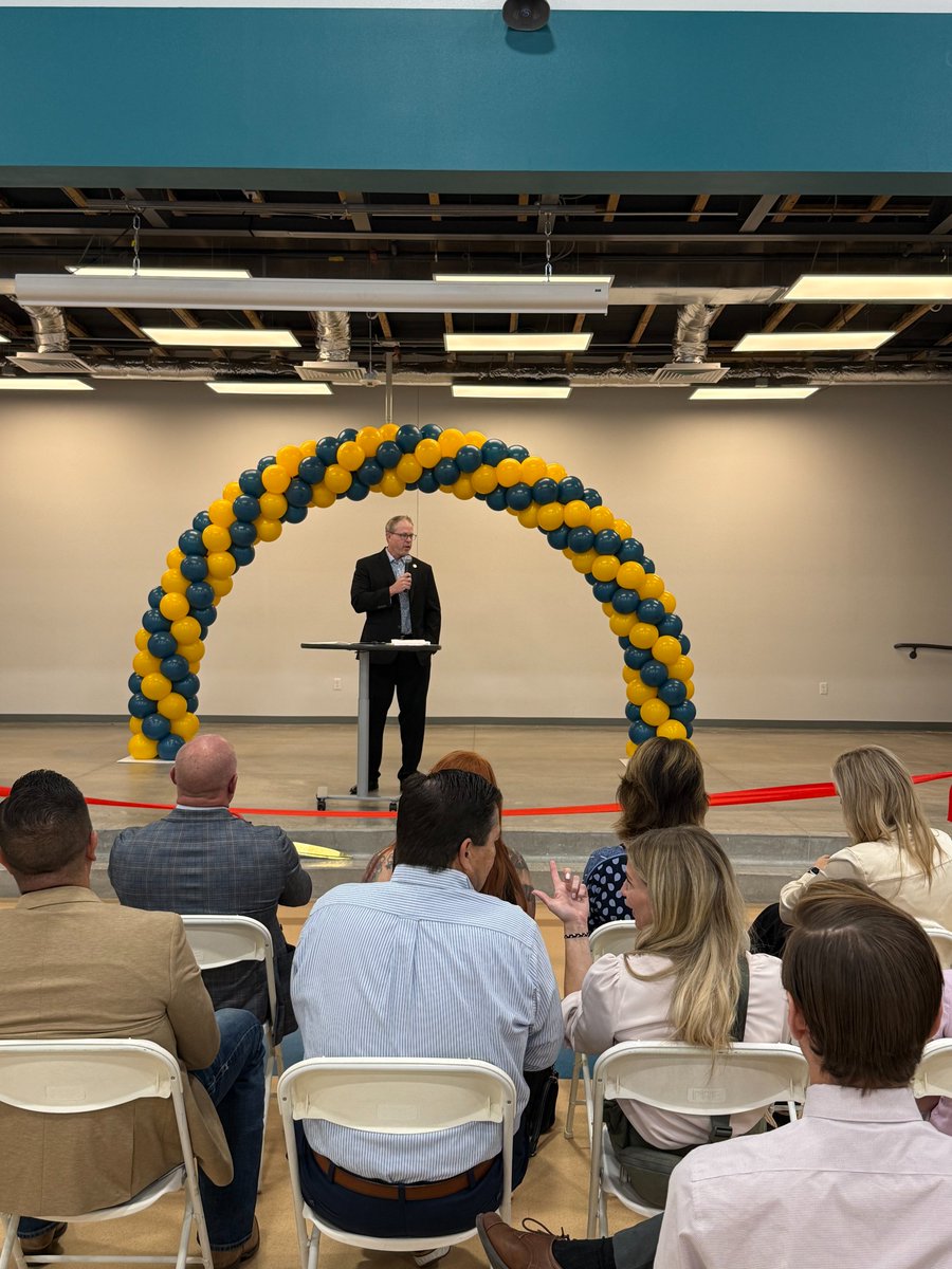 MarkStewart_AZ's tweet image. Congratulations to Mountain Trail Academy on their grand opening!
Maricopa County is proud to partner with Queen Creek Unified School District to bring this innovative school to life. As families continue moving into the area, this new campus will serve as a cutting-edge…
