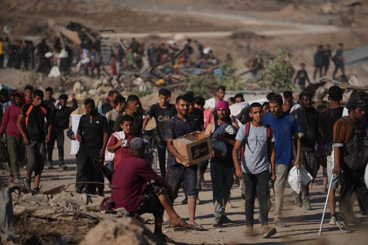 Refugees International (@refugeesintl) on Twitter photo “A basic principle of humanitarian response is you move the aid as close as you can to where the people are. They’re doing the opposite of that, the diametric opposite of that," says RI president <a href="/JeremyKonyndyk/">Jeremy Konyndyk</a>. Read more <a href="/Independent/">The Independent</a>.
🔗 buff.ly/KzK3d6d “A basic principle of humanitarian response is you move the aid as close as you can to where the people are. They’re doing the opposite of that, the diametric opposite of that," says RI president <a href="/JeremyKonyndyk/">Jeremy Konyndyk</a>. Read more <a href="/Independent/">The Independent</a>.
🔗 buff.ly/KzK3d6d