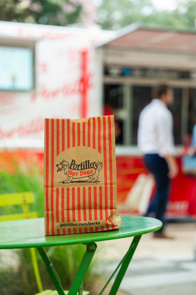 BeefBusOfficial's tweet image. Join the Beef Bus and the Portillo’s X @ViennaBeef 20 ft. long hot dog in Klyde Warren Park today from 4-9PM.

Stop by to see Pokey, snap a pic of the biggest hot dog you’ve ever seen, grab a bite to eat, and leave with some free swag!