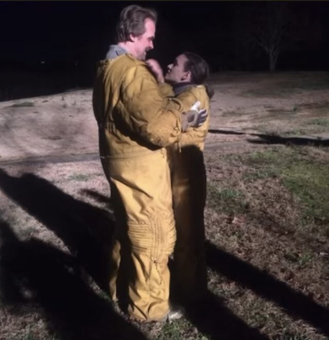 Updates_SThings's tweet image. New behind the scenes photos of David Harbour and Winona Ryder as Jim Hopper and Joyce Byers in 'STRANGER THINGS'!