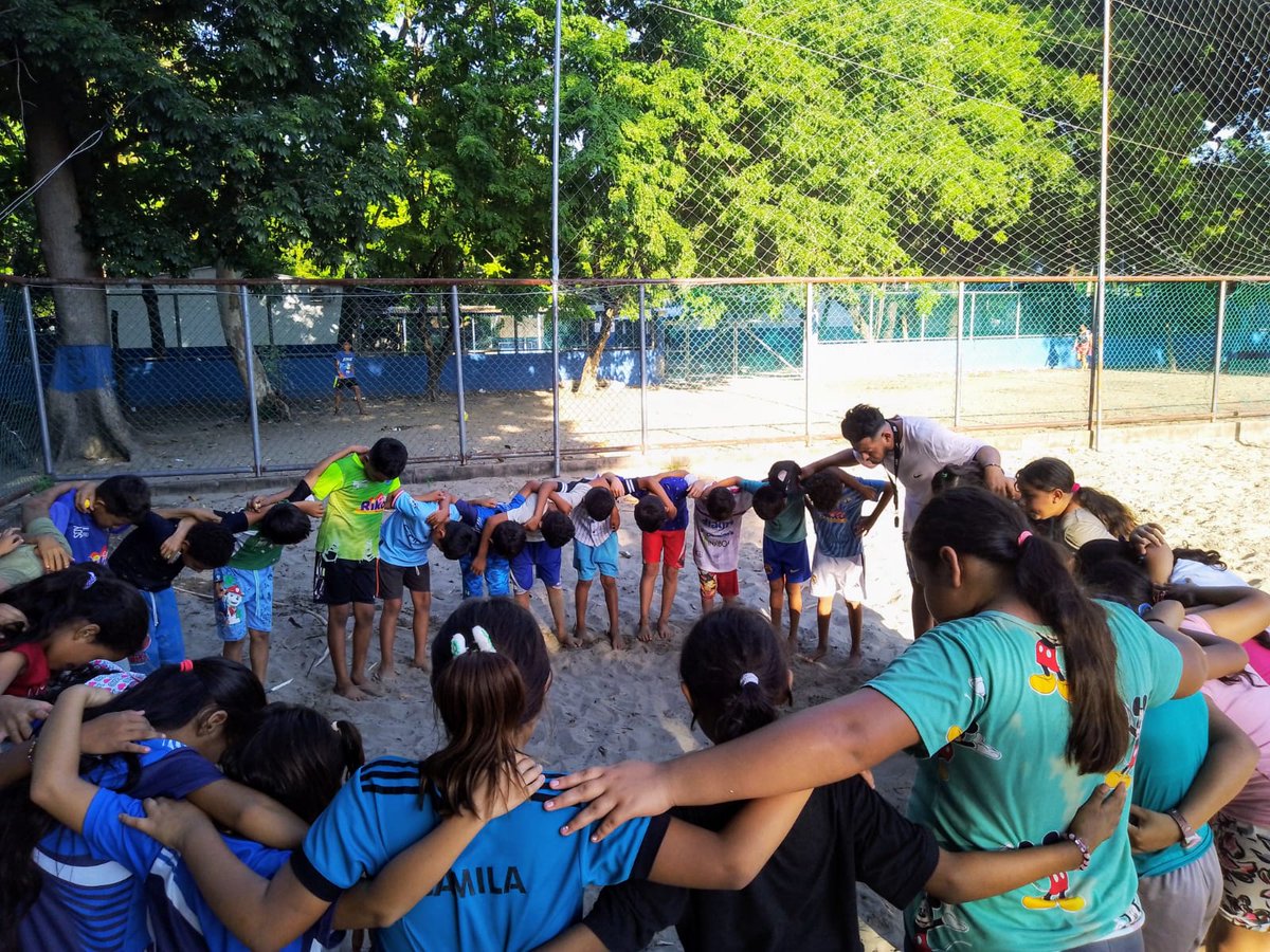 Bitcoinpirraya's tweet image. Otra tarde de entrenamiento, pero antes de empezar con el fútbol dimos paso a lo qe fue una pequeña charla con los niños, esta vez el tema fue el respeto, a lo cual los niños respondieron de una manera muy buena a esta pequeña reflexión.
@Bitcoinbeach
@IsaacGuerr83881