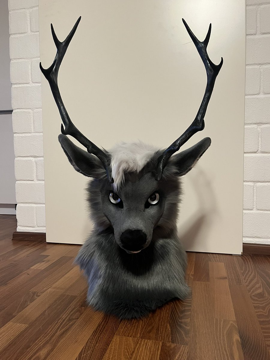 RedMoonHawk's tweet image. Finished fursuit head for ruckus the deer
•A moving jaw headbase
•Glass eyes
•Size adjustable head band
•3d printed hornes
(Can be removed for better transport )
•Some fur tuffs to cover the horn openings to wear without the hornes
•Removable magnetic tongue