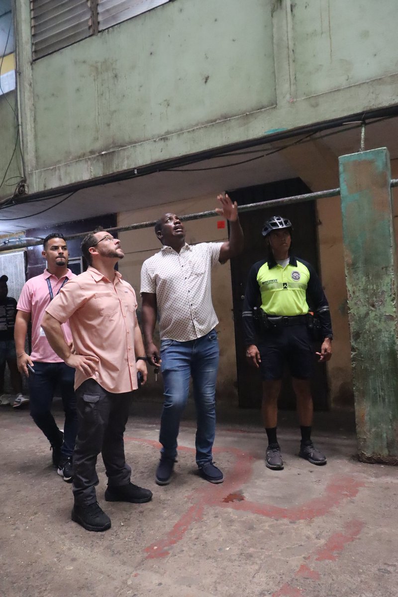 🔎 Visitamos los edificios Santa Cruz de Curundú 🏢, construidos en los años 70 y hogar de más de 540 familias.

👥 Junto a la Junta Comunal, Desarrollo Social y Prevención de Riesgos, evaluamos su estado para avanzar hacia una solución habitacional segura. 🛠️🏠