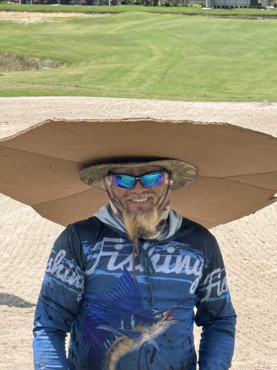 TloweTgrass's tweet image. Now, that&apos;s a hat!!