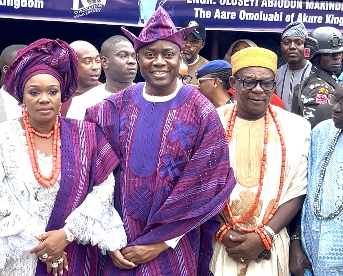 Oyoaffairs's tweet image. Makinde, wife installed as Aare Omoluabi, Yeye Aare Omoluabi of Akure Kingdom | oyoaffairs.net/makinde-wife-i…