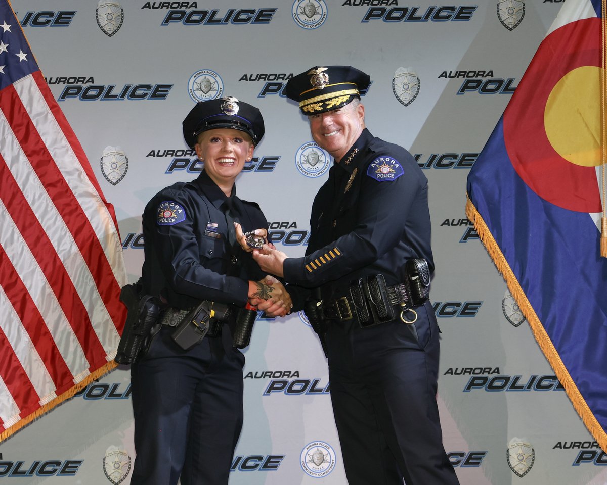 AuroraPD's tweet image. Congratulations and welcome to the 36 new officers of class 25-1B who graduated from the Academy on Thursday and officially joined our ranks!🎉
Recruits go through more thank 1,000 hours of rigorous training over a 26-week period. Congratulations and welcome to the 36 new…