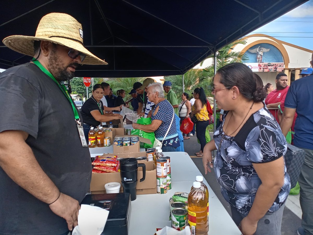 IMA_Pma's tweet image. En una feria Interinstitucional realizada en el Parque Central de Boquerón, el IMA Chiriquí participó con una agroferia, la cual benefició a 1,875 personas.
Se ofertaron, un total de 37,500 libras de arroz de primera calidad.
#ConPasoFirme