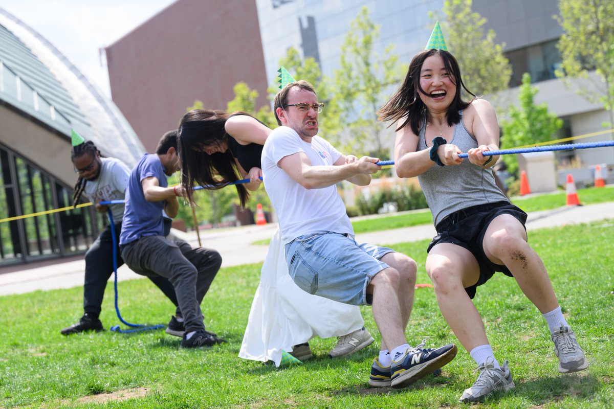 WhiteheadInst's tweet image. Here are some highlights from Whitehead Institute's annual summer BBQ! ☀️🌭
As per tradition, we had some friendly competition between labs, playing tug of war and giant jenga.