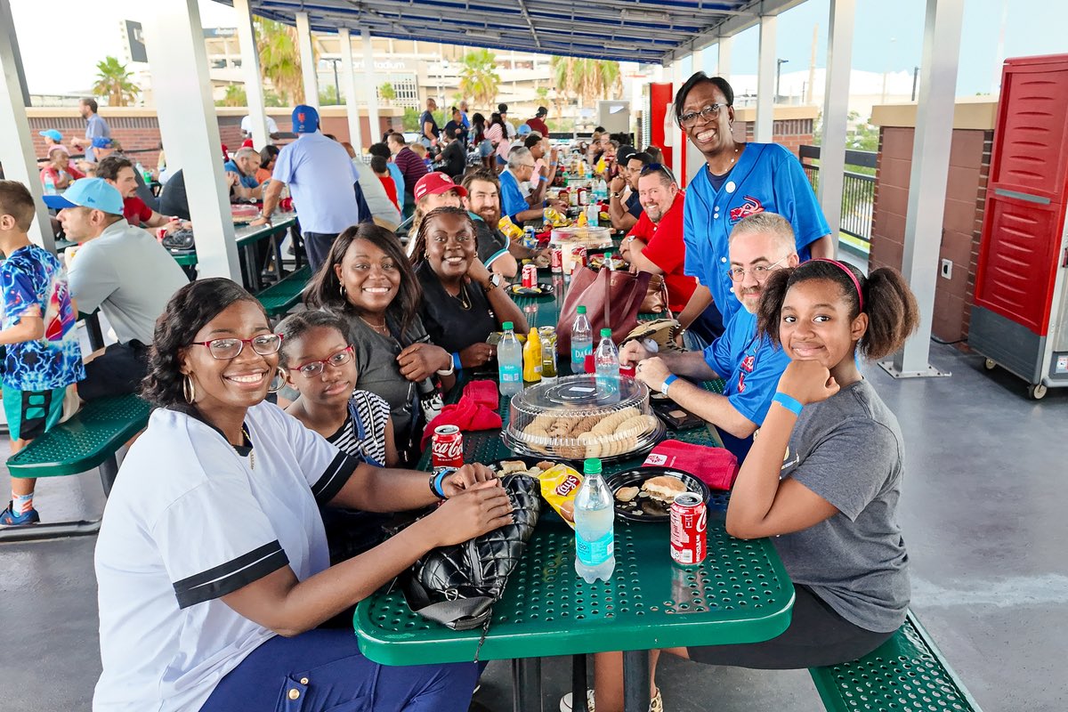 JTAFLA's tweet image. Last week, JTA employees cheered the Jumbo Shrimp on to victory while celebrating the recent launch of NAVI, the nation’s first public transportation service powered by autonomous vehicles (AVs).
It was a great night of baseball, team spirit, and innovative mobility! 🚙 ⚾…