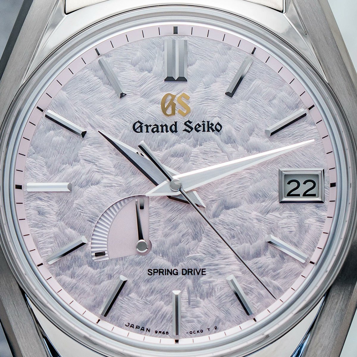 baldassarreted's tweet image. Today, our Editor, Danny Milton, shares an in-depth review of one of Grand Seiko's most iconic watches of all time, the SBGA413 "Shunbun." Read it now at the link below!
teddybaldassarre.com/blogs/watches/…
#GrandSeiko #Shunbun #Watches #WatchCommunity #WatchEnthusiast