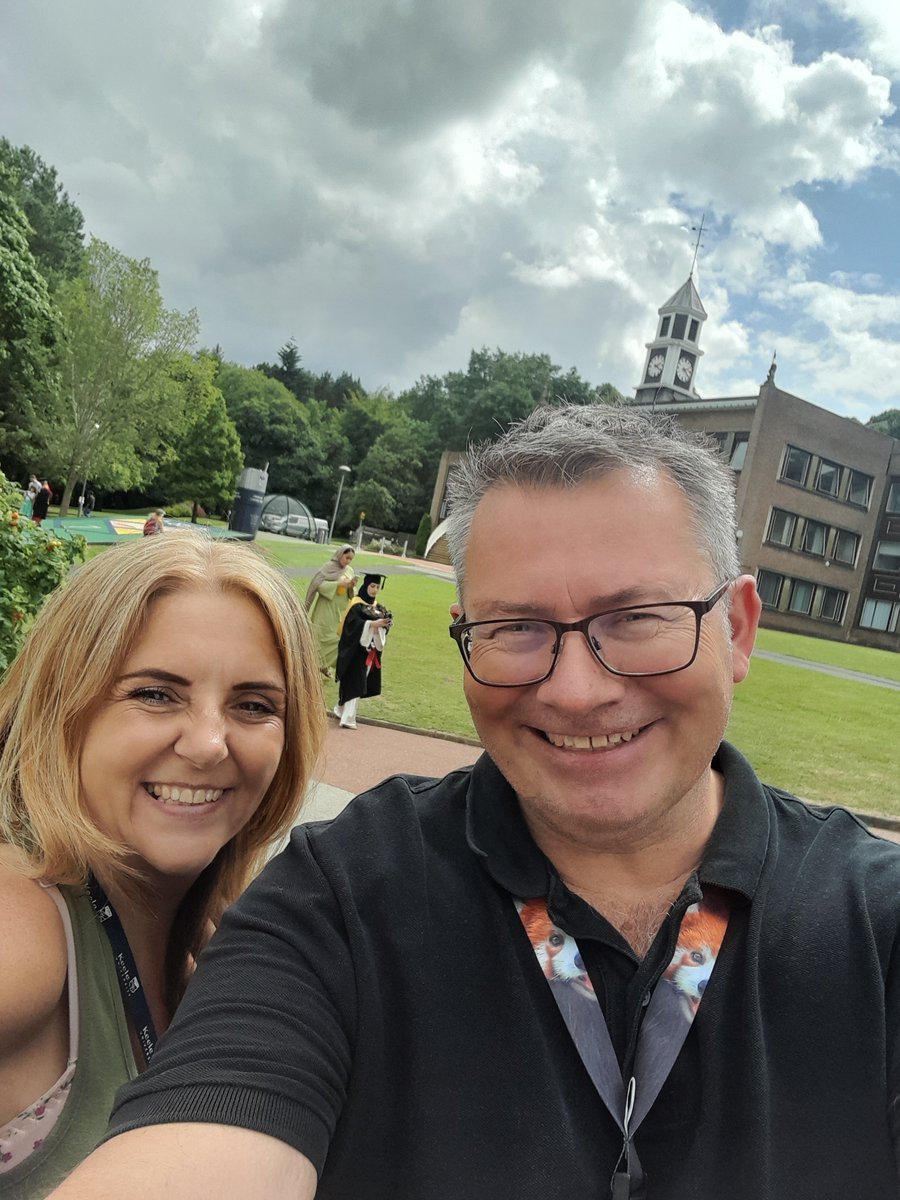 1StevieKilner's tweet image. Summer graduations at @KeeleUniversity - Day 5.
Baking hot......happy students.......sweaty families........knackered Welcome Team.
Great fun! 🥳
#KeeleBecause #Keele #Graduation2025 🎓👨🎓👩🎓