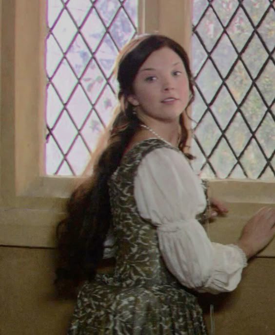 anneofthetudors's tweet image. Sweet Anne ✨
