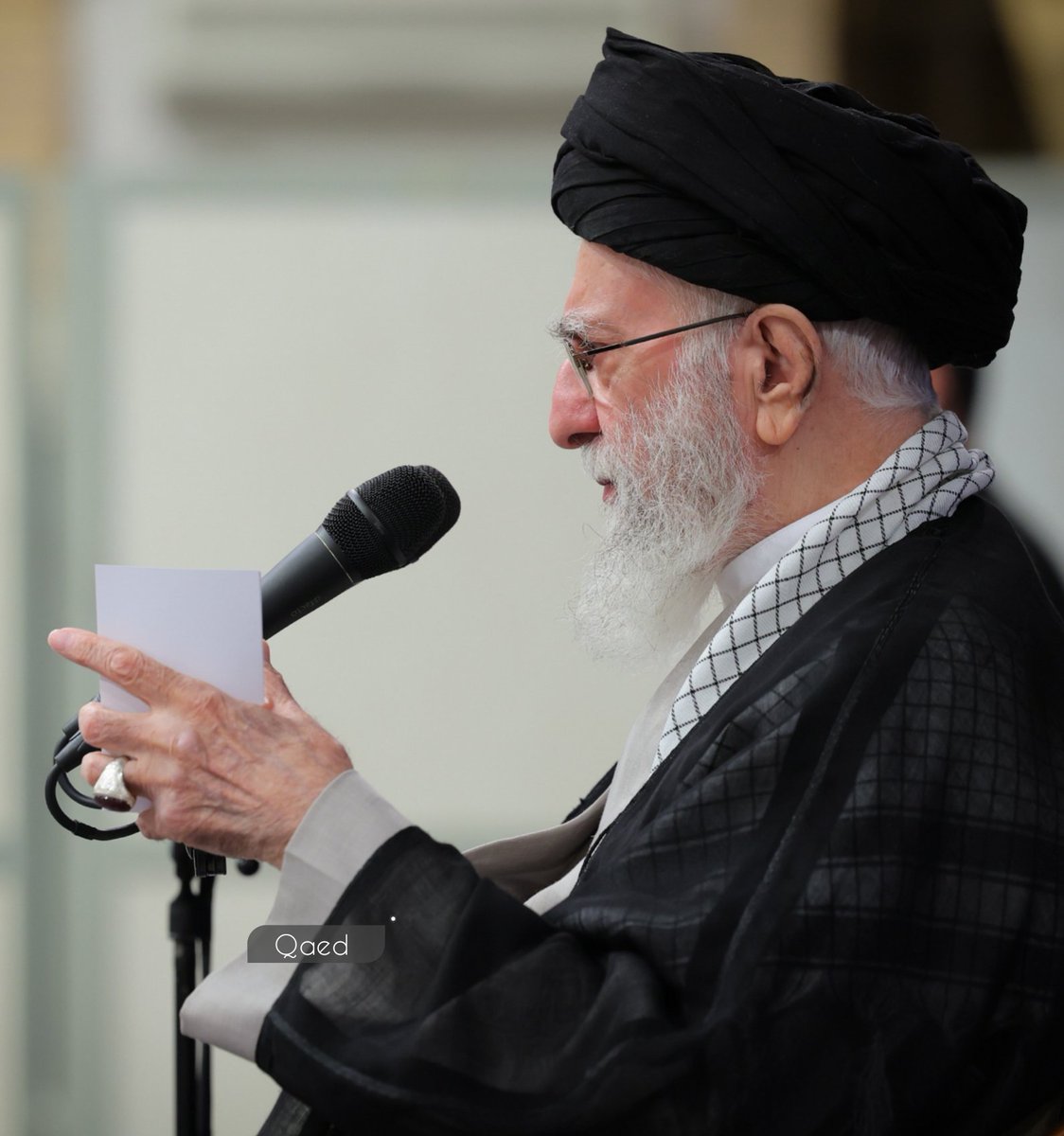 Qaed_ed's tweet image. رهبر انقلاب:
آن کسانی که حمله کردند، محاسبه کرده بودند که وقتی به ایران حمله کردیم، هستههای خفته منافق، سلطنتطلب، مزدور، اراذل و اوباش و آن کسانی که دلار میگیرند تا ماشین هموطن خودشان را آتش بزنند، فعال خواهند شد؛ این خواب خوشی بود که این حضرات دیده بودند.