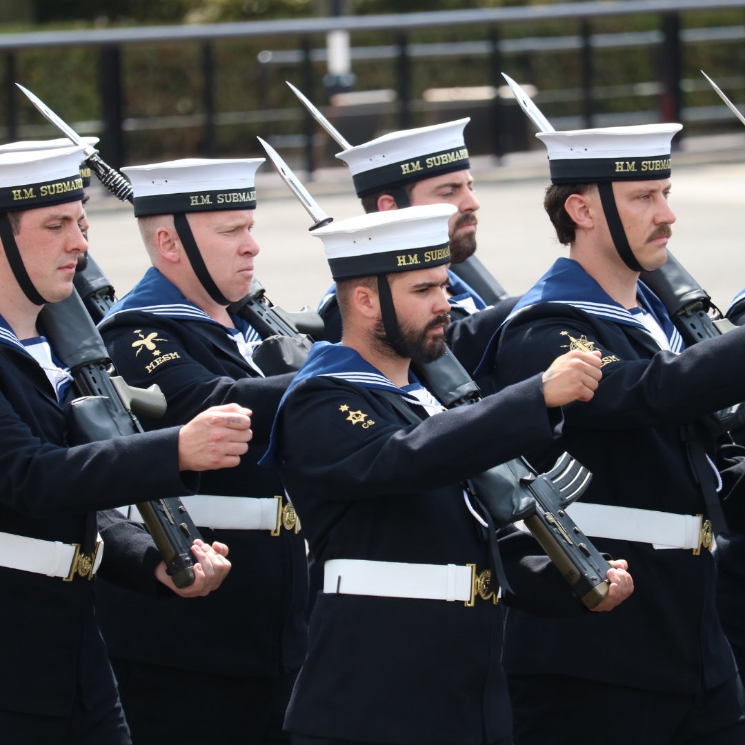 RNRMC's tweet image. 1,000+ submariners, families & supporters gathered to say goodbye to the Trafalgar class submarines at HMS Drake.
A proud farewell to decades of silent service.
Were you there?
👇 Drop your favourite memory or photo.
#TrafalgarClass #SubmarineFamily #RoyalNavy #RNRMC