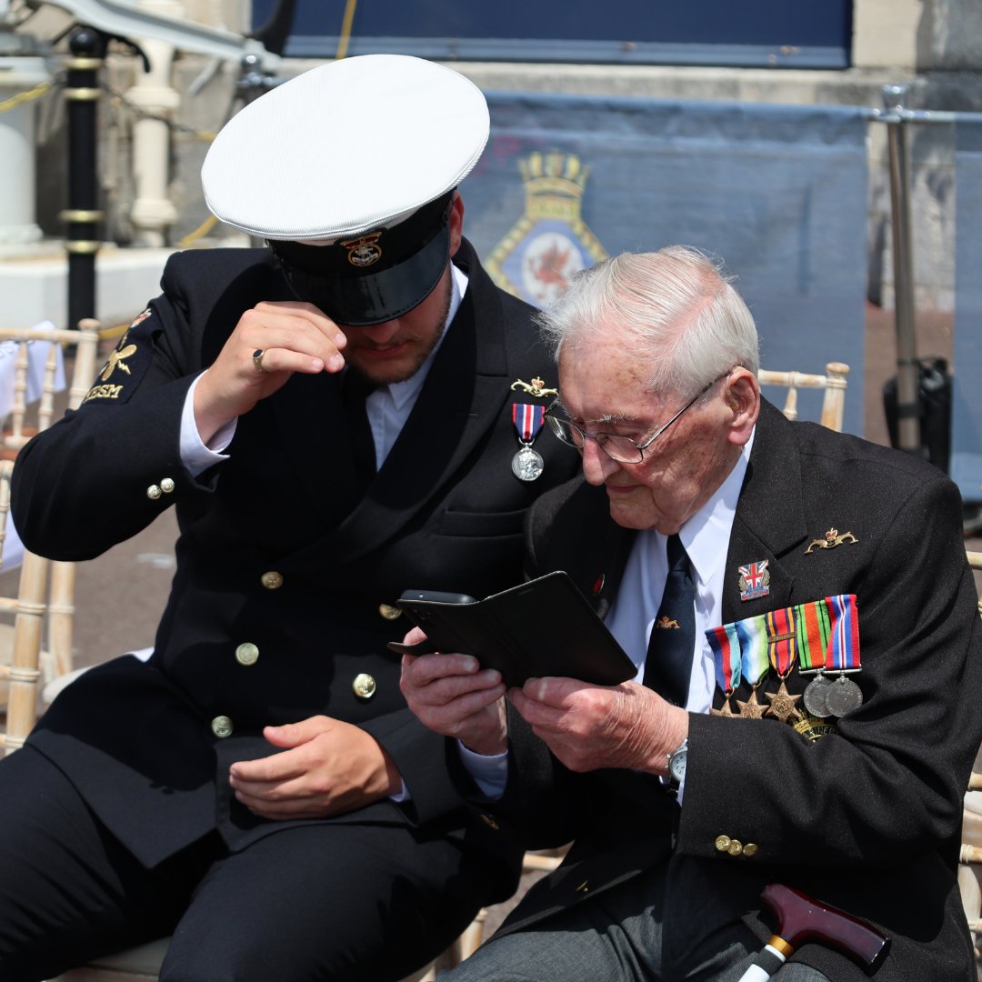 RNRMC's tweet image. 1,000+ submariners, families & supporters gathered to say goodbye to the Trafalgar class submarines at HMS Drake.
A proud farewell to decades of silent service.
Were you there?
👇 Drop your favourite memory or photo.
#TrafalgarClass #SubmarineFamily #RoyalNavy #RNRMC