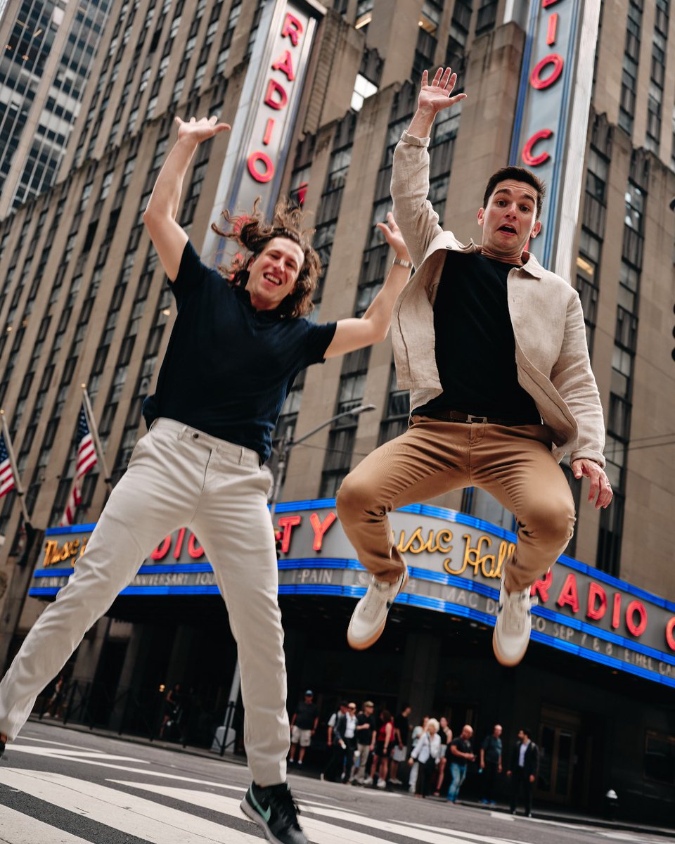 rockcenternyc's tweet image. How do you prep to interview one of the most powerful people in finance?
We asked Ben Gilbert of @AcquiredFM—fresh off his sit-down with JPMorgan Chase CEO Jamie Dimon. The answers might surprise you.
bit.ly/4lvc6yJ