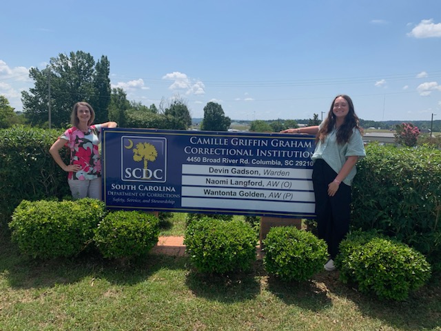 CJatUA's tweet image. Thanks to a grant from the Wenner-Gren Foundation, Dr. Dewey (pictured with grad student Liz Kilgo) is spending the year assisting the South Carolina Department of Corrections with initiatives in women's prisons!