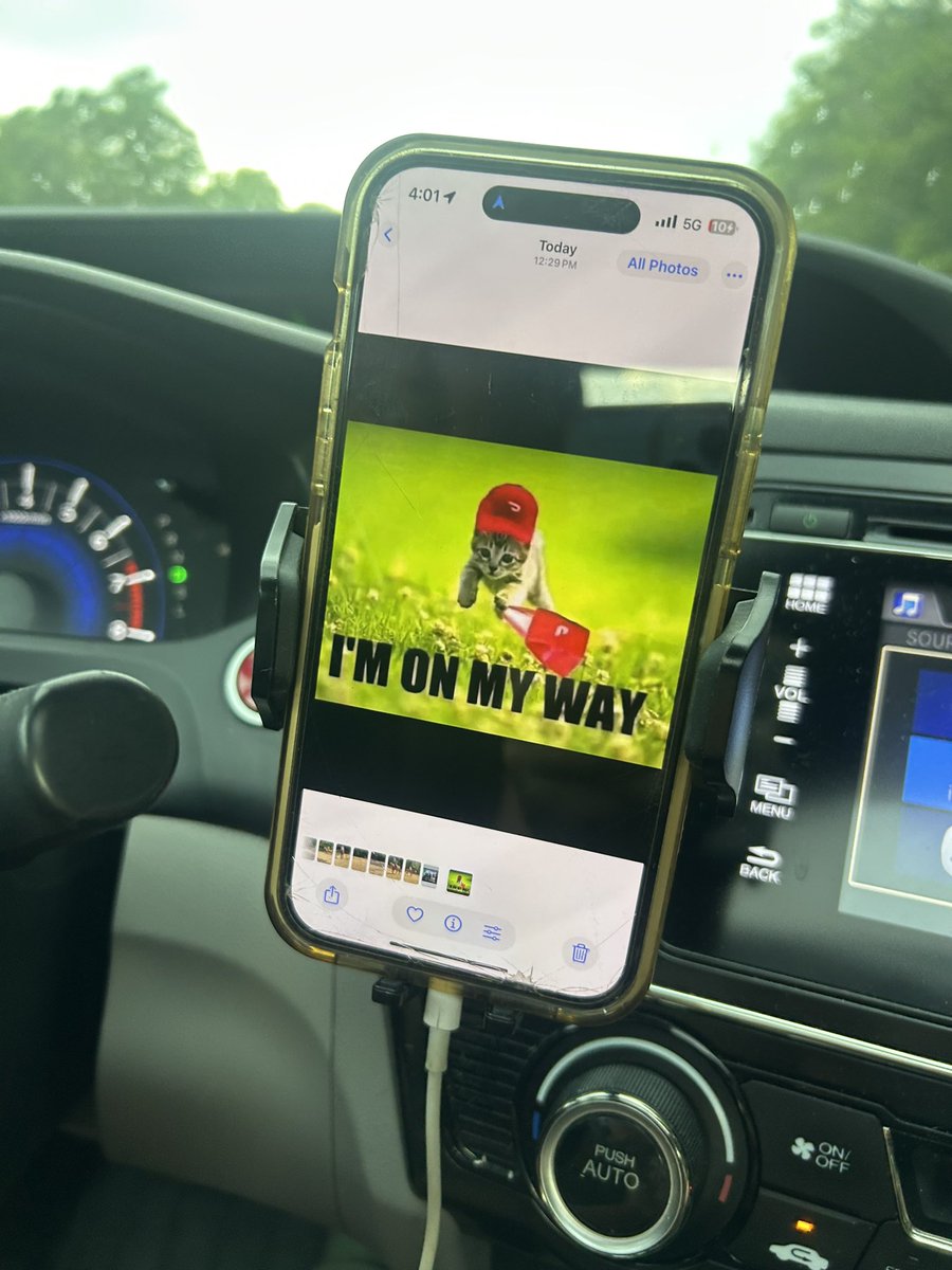 phantomsmime's tweet image. MY MOM SENDS THIS TO PEOPLE WHEN SHE DOOR DASHES 😭😭