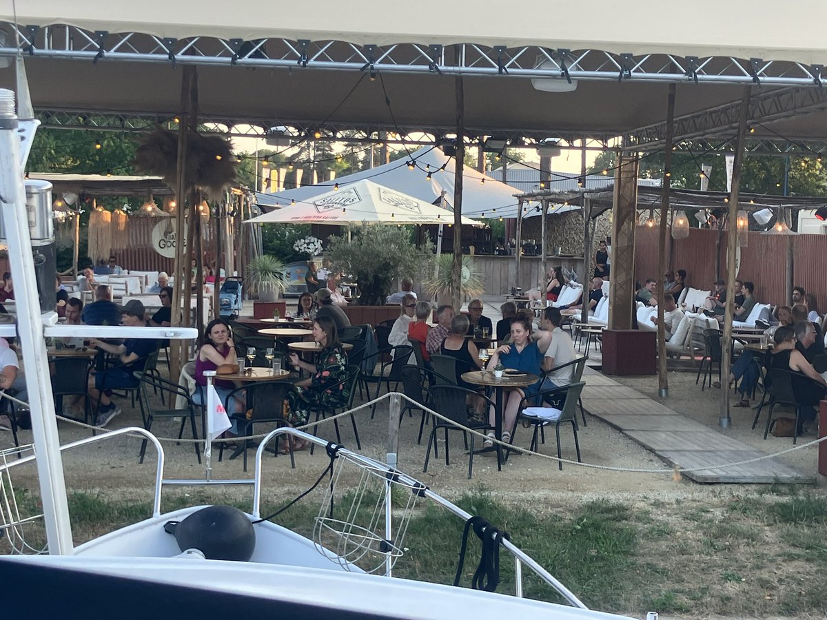 markboot1973's tweet image. Prima ligplek dacht ik! In Herentals bij Bar Groose