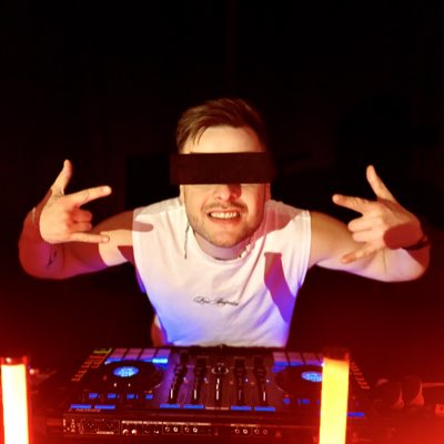 2 S H Ξ R tweet media