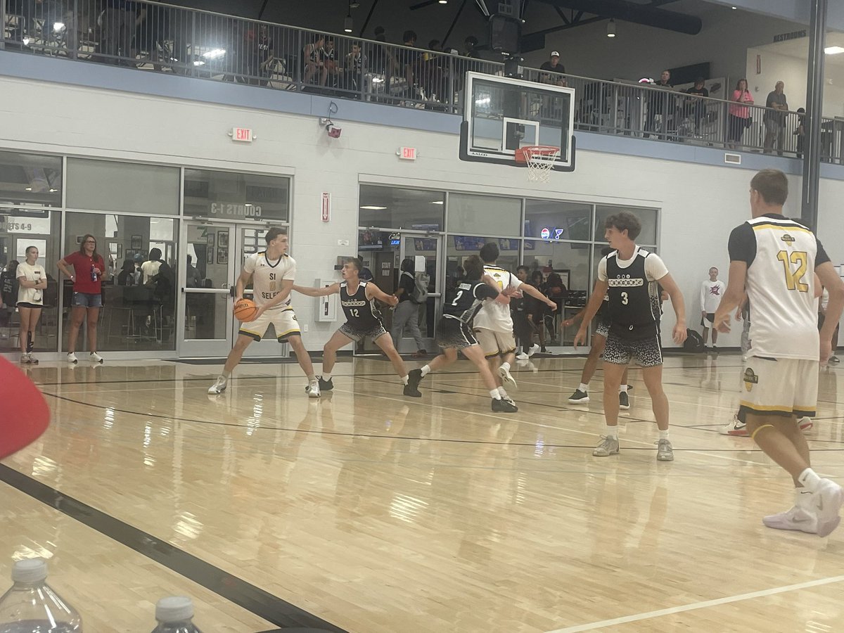 We’re in Chesterfield for the Reebok World Championships at the Beal Center. Good matchup between <a href="/IQHoopz/">IQHOOPZ</a> and <a href="/SISelect/">SI Select</a>