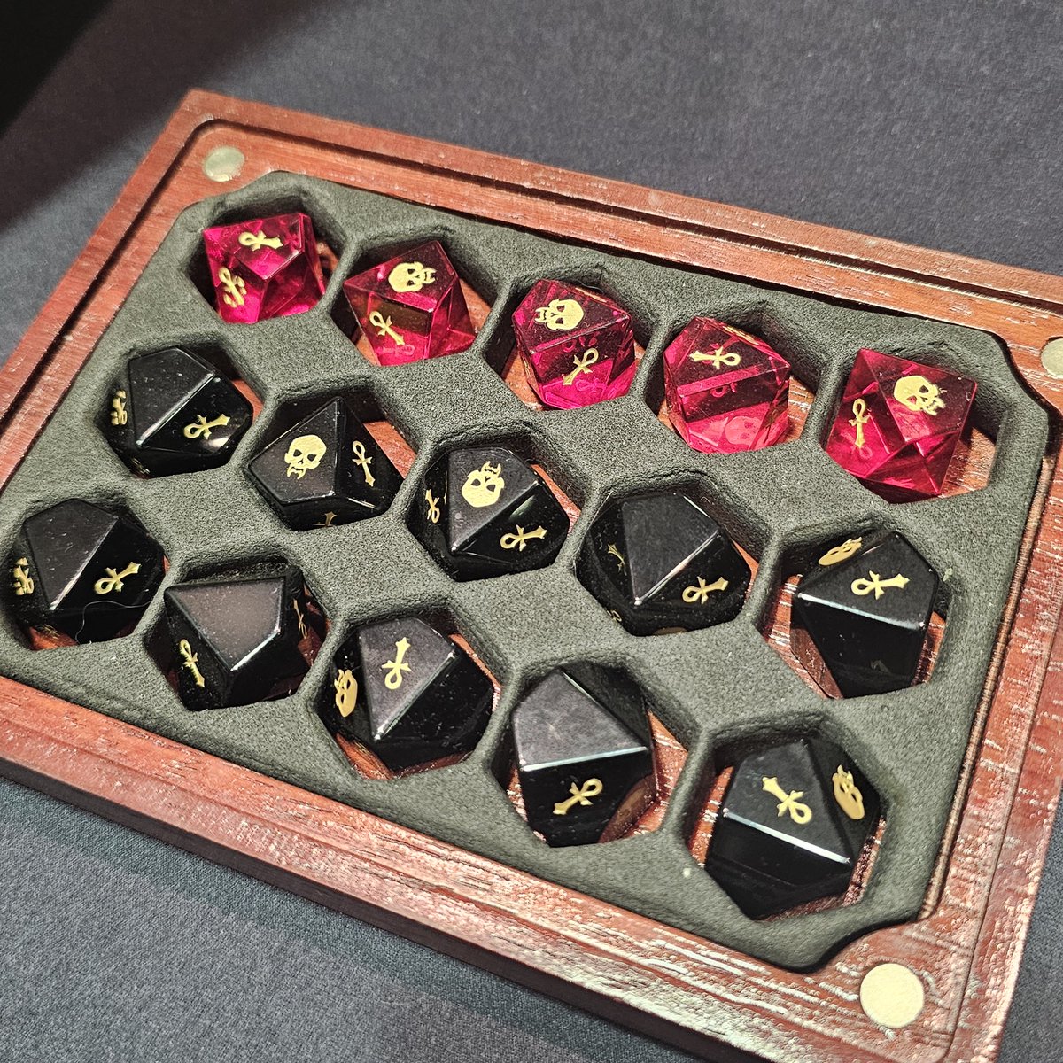 Vampire Inspired Dice Giveaway! Make sure to share this post, follow us, and comment below with your favorite clan! I'll pick the winner on Monday #vampire #vtm #dice #tabletop #vampirethemasquerade