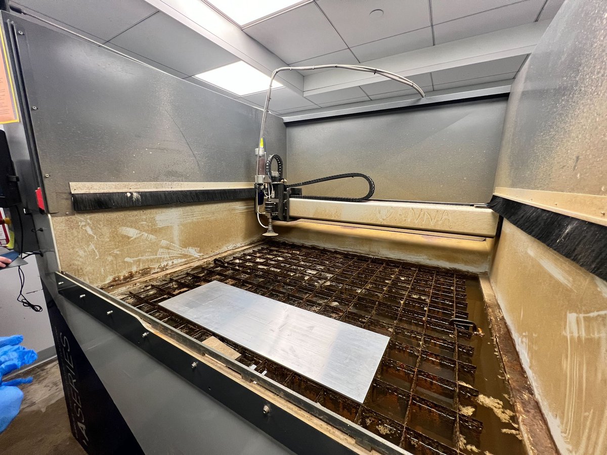 kostascrypto's tweet image. The Sui robots team led by @irvinxyz and @JohnNaulty is playing with dangerous things! Sui Waterjet cutting today and tomorrow 👀. I smell Sui hardware!