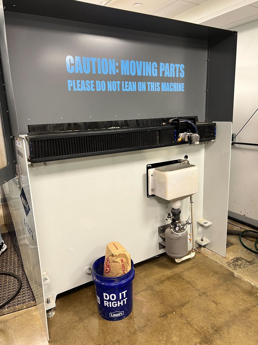 kostascrypto's tweet image. The Sui robots team led by @irvinxyz and @JohnNaulty is playing with dangerous things! Sui Waterjet cutting today and tomorrow 👀. I smell Sui hardware!
