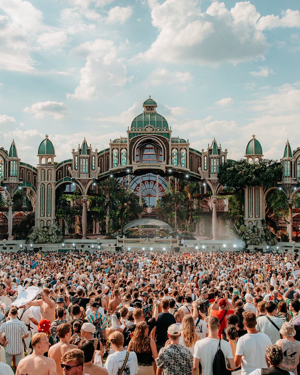 tomorrowland's tweet image. Creating unforgettable memories on the Holy Grounds.